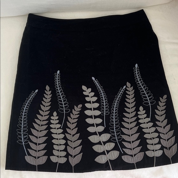 Boden Dresses & Skirts - Boden Black and Gray Leaf Pattern Mini Skirt